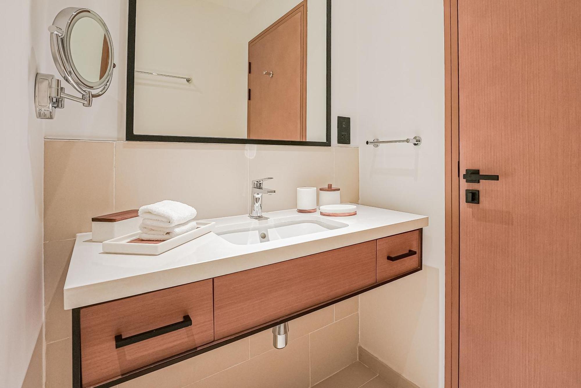 Modern 2Br High Floor Haven In Vida Dubai Marina Apartment Exterior photo